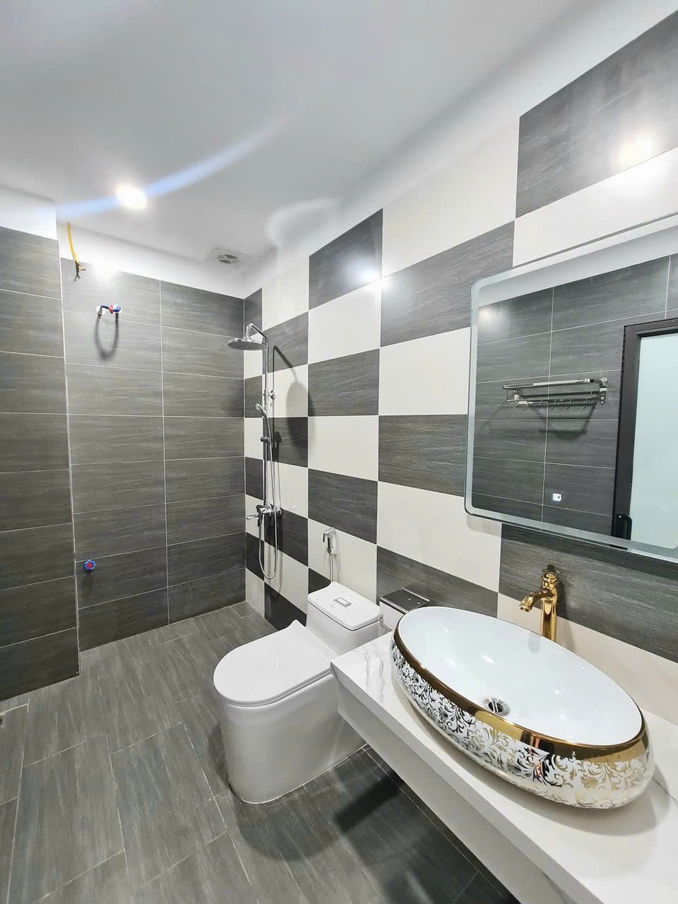 Tôi cho thuê nhà hai mặt tiền,mới,vỉa hè, 102m2- 5T, Thành Công_29 Tr - Ảnh 2